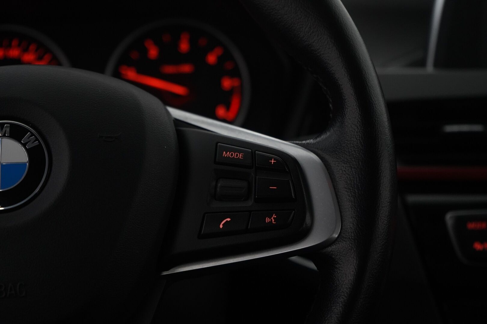 BMW X1 2017 F48 xDrive18d A Edition Sport *Sport-penkit / Lohko+sisä / Kamera / Koukku / Tutkat / Bluetooth* - Suomi-auto / Juuri Katsastettu / Kahdet Vanteet / Fiksut huollot