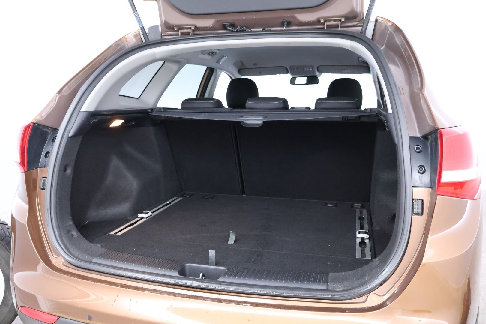Kia cee'd 2017 1,6 CRDi ISG 136hv EX SW DCT A/T Ecodynamics - Suomiauto / P.Kamera / Lohko&Sisäp. / Vetokoukku / Vakkari / Ratinlämmitin / Navi