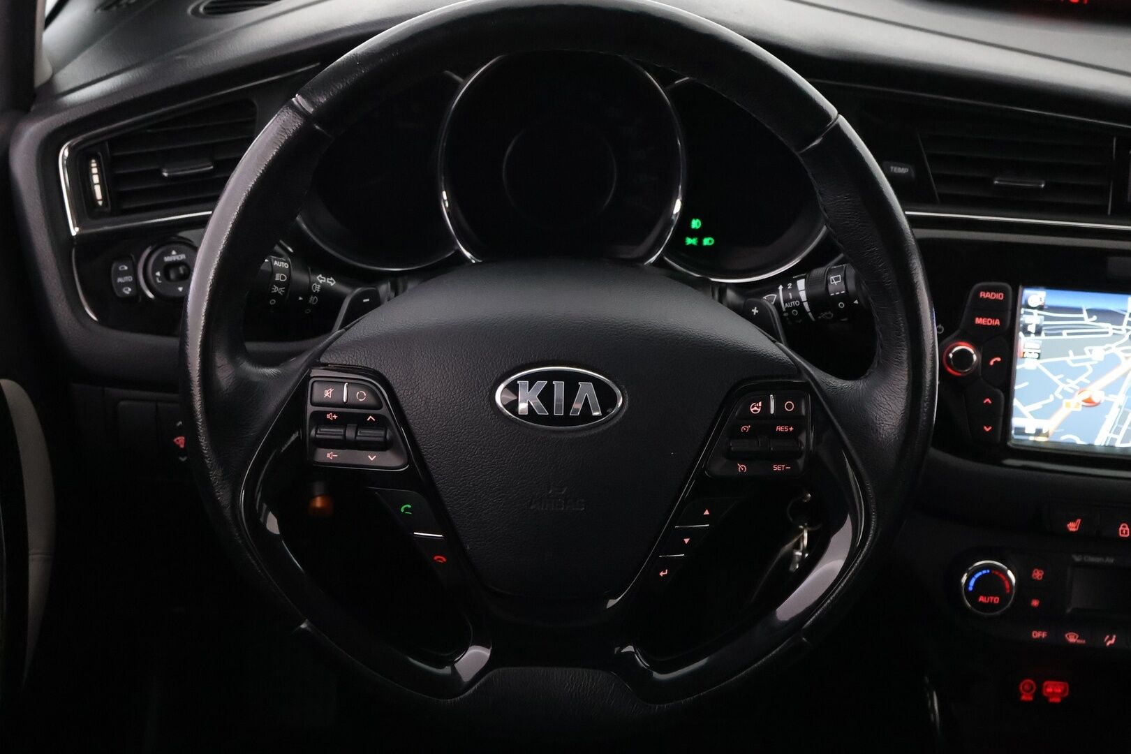Kia cee'd 2017 1,6 CRDi ISG 136hv EX SW DCT A/T Ecodynamics - Suomiauto / P.Kamera / Lohko&Sisäp. / Vetokoukku / Vakkari / Ratinlämmitin / Navi
