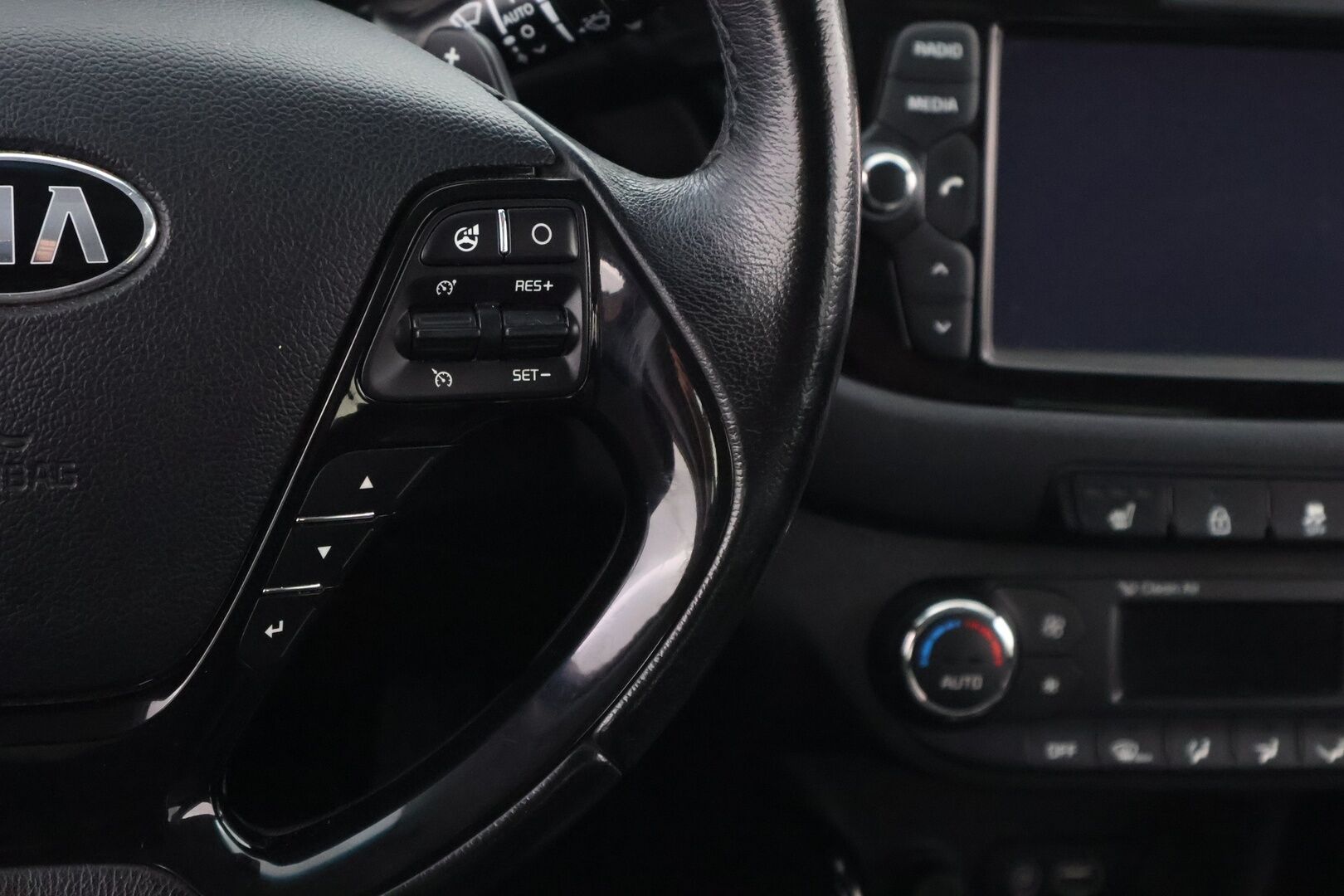 Kia cee'd 2017 1,6 CRDi ISG 136hv EX SW DCT A/T Ecodynamics - Suomiauto / P.Kamera / Lohko&Sisäp. / Vetokoukku / Vakkari / Ratinlämmitin / Navi