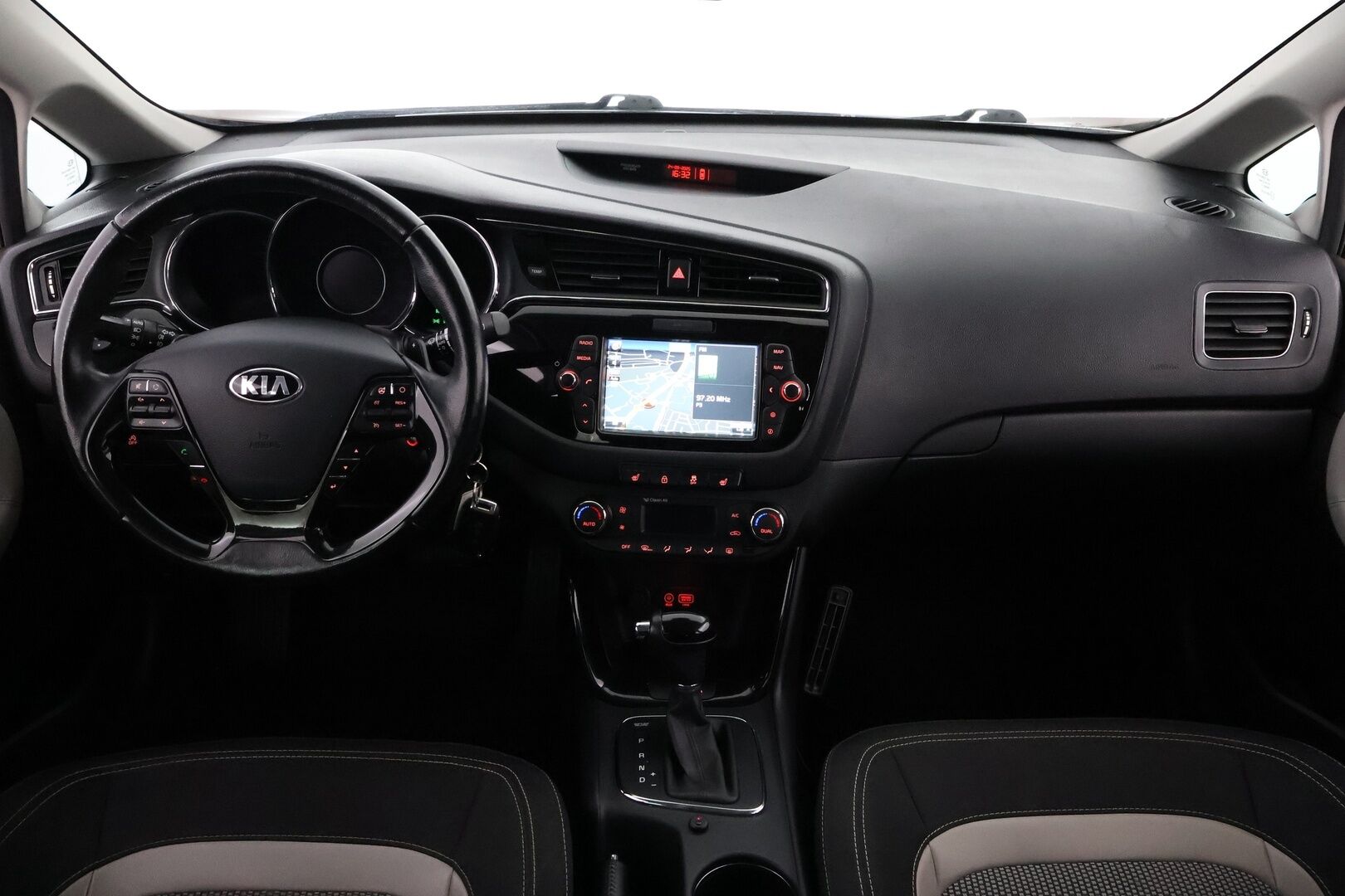 Kia cee'd 2017 1,6 CRDi ISG 136hv EX SW DCT A/T Ecodynamics - Suomiauto / P.Kamera / Lohko&Sisäp. / Vetokoukku / Vakkari / Ratinlämmitin / Navi