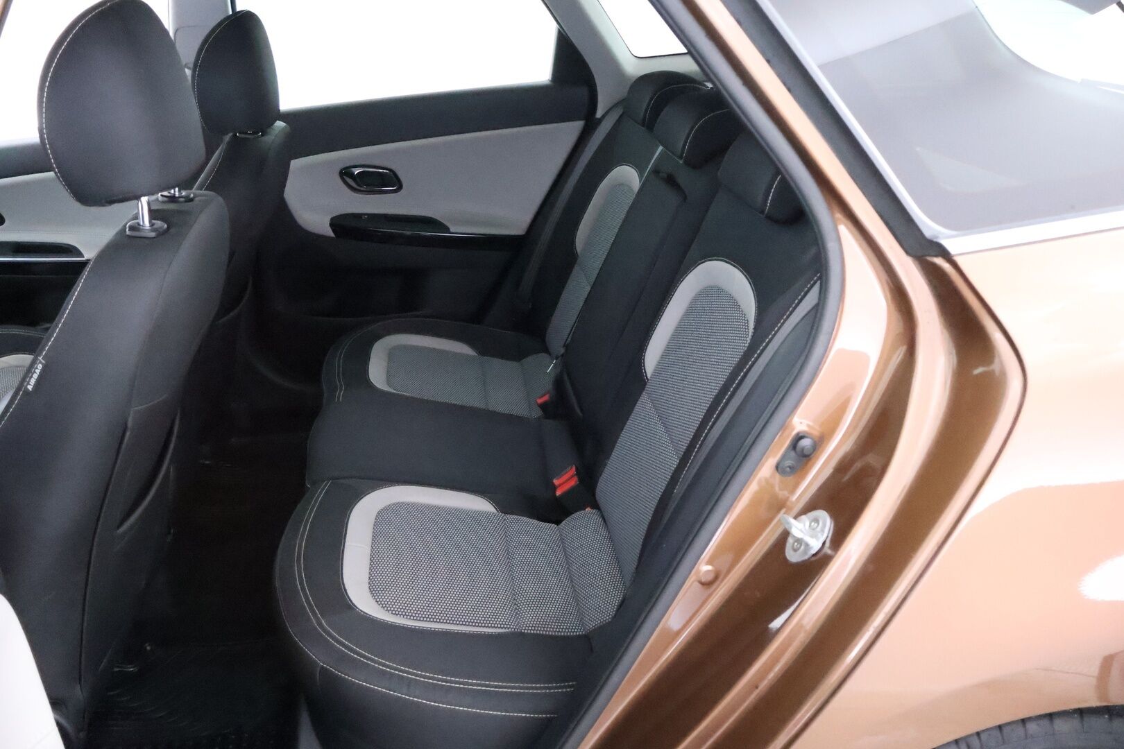 Kia cee'd 2017 1,6 CRDi ISG 136hv EX SW DCT A/T Ecodynamics - Suomiauto / P.Kamera / Lohko&Sisäp. / Vetokoukku / Vakkari / Ratinlämmitin / Navi