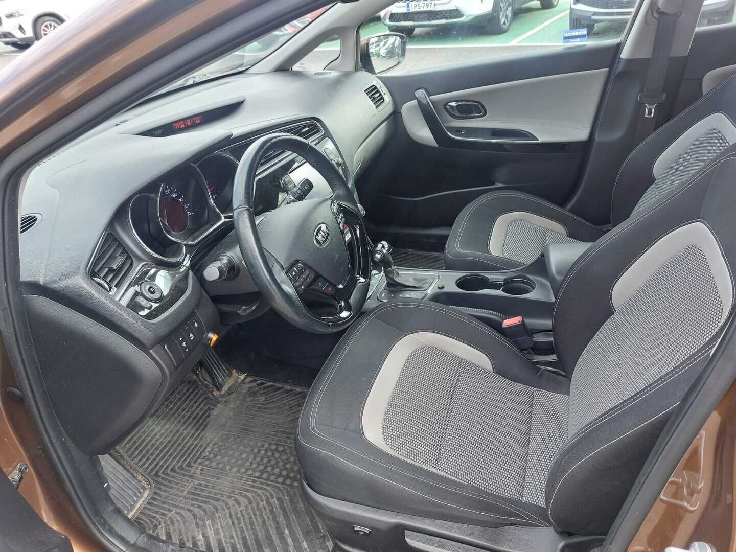 Kia cee'd 2017 1,6 CRDi ISG 136hv EX SW DCT A/T Ecodynamics - Suomiauto / P.Kamera / Lohko&Sisäp. / Vetokoukku / Vakkari / Ratinlämmitin / Navi