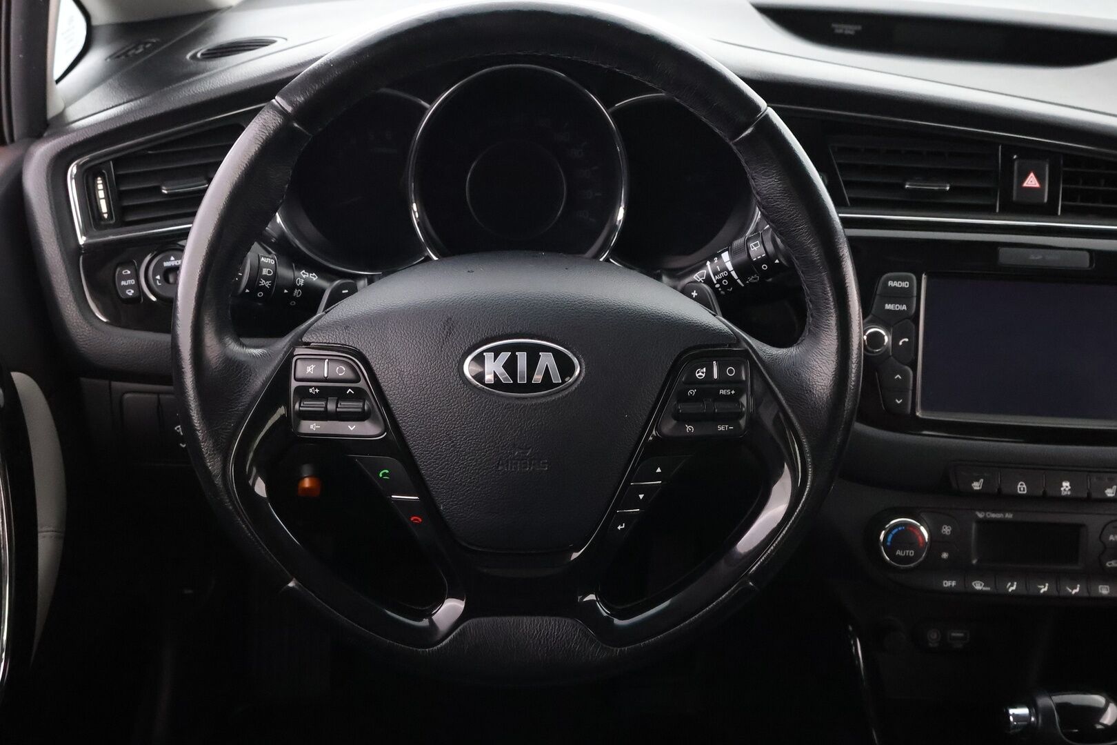 Kia cee'd 2017 1,6 CRDi ISG 136hv EX SW DCT A/T Ecodynamics - Suomiauto / P.Kamera / Lohko&Sisäp. / Vetokoukku / Vakkari / Ratinlämmitin / Navi