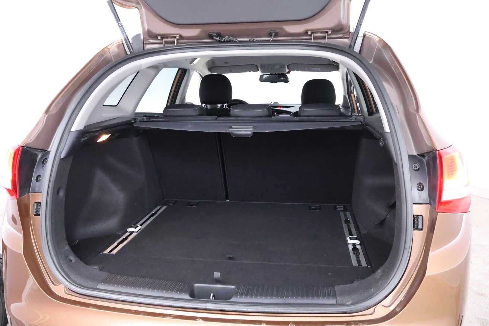 Kia cee'd 2017 1,6 CRDi ISG 136hv EX SW DCT A/T Ecodynamics - Suomiauto / P.Kamera / Lohko&Sisäp. / Vetokoukku / Vakkari / Ratinlämmitin / Navi