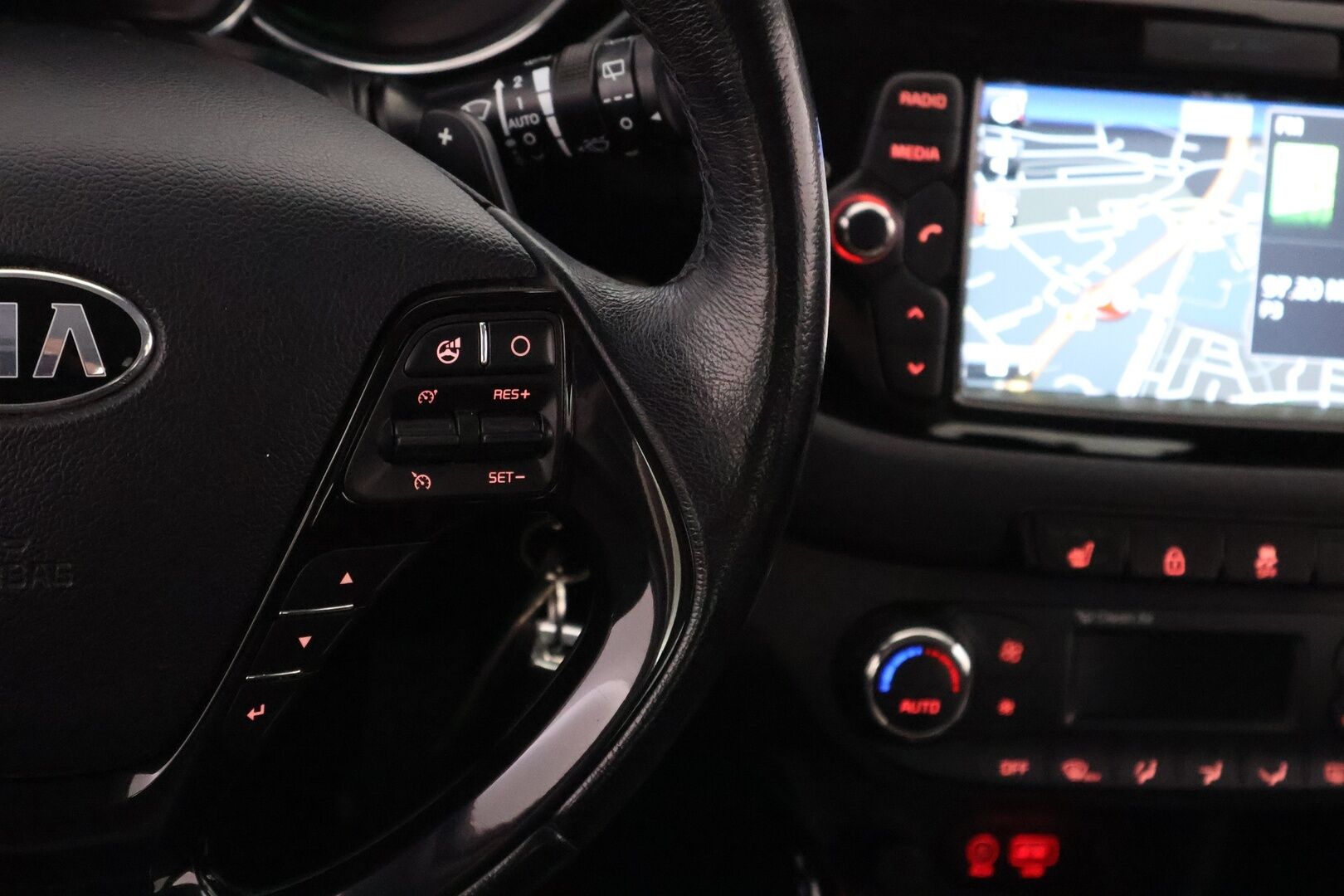 Kia cee'd 2017 1,6 CRDi ISG 136hv EX SW DCT A/T Ecodynamics - Suomiauto / P.Kamera / Lohko&Sisäp. / Vetokoukku / Vakkari / Ratinlämmitin / Navi