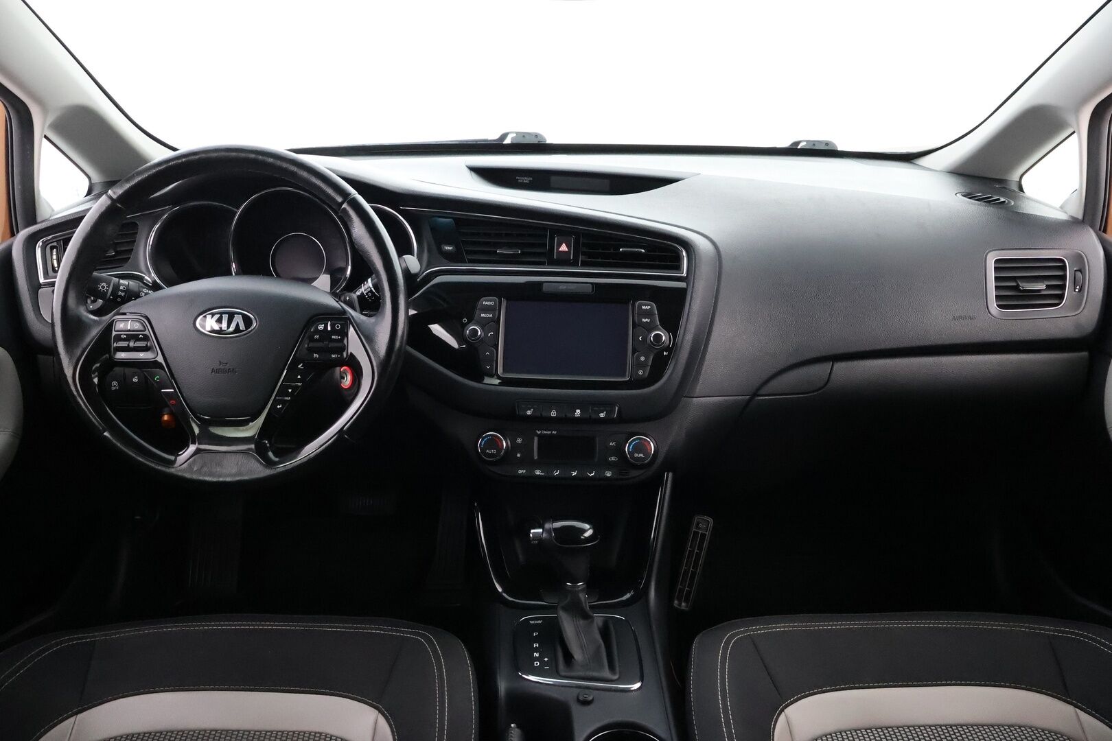 Kia cee'd 2017 1,6 CRDi ISG 136hv EX SW DCT A/T Ecodynamics - Suomiauto / P.Kamera / Lohko&Sisäp. / Vetokoukku / Vakkari / Ratinlämmitin / Navi