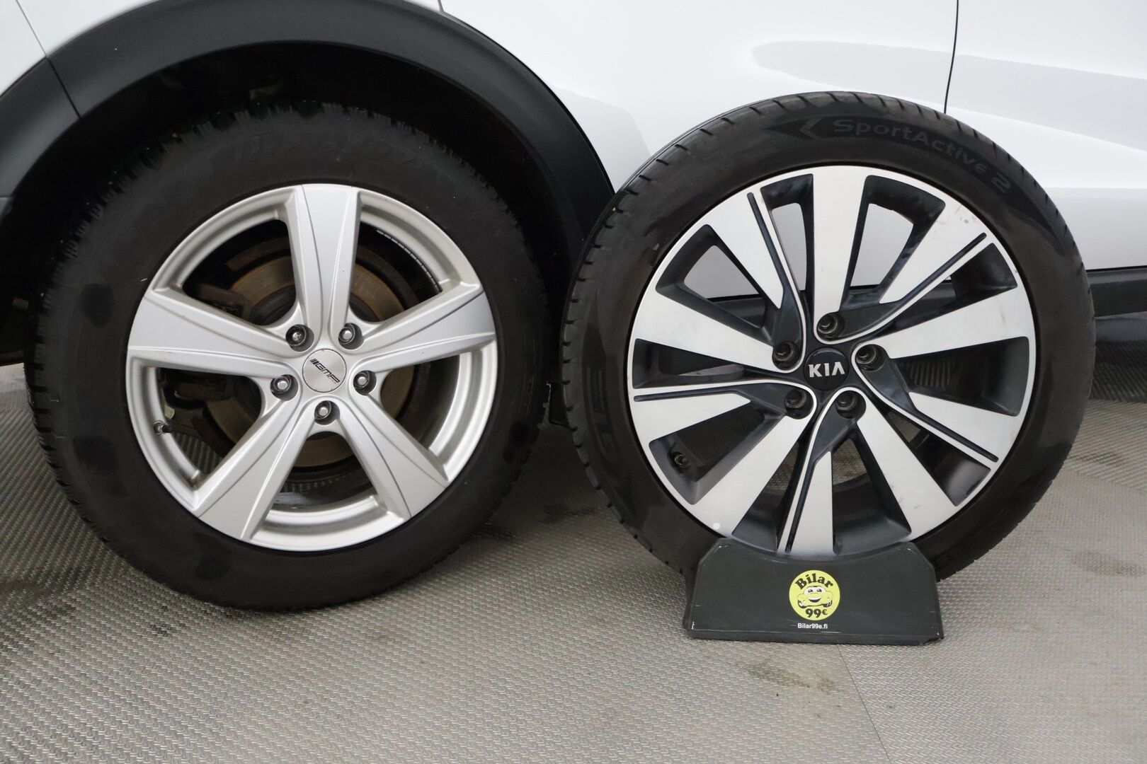 Kia Sportage 2017 1,7 CRDi ISG Urban Business Premium *Ruskeat nahat / P-Kamera / Ilmastoidut penkit / Kaistavahti / Sähkökontti / Blis * - Merkkiliikkeen huoltokirja / Uudet nastarenkaat / Juuri leimattu ja huollettu - HULLUT VÄLIPÄIVÄT KORKOTARJOUS 2,49%