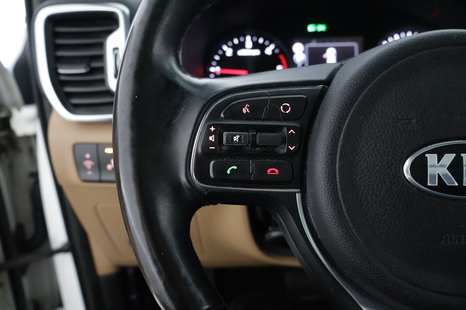 Kia Sportage 2017 1,7 CRDi ISG Urban Business Premium *Ruskeat nahat / P-Kamera / Ilmastoidut penkit / Kaistavahti / Sähkökontti / Blis * - Merkkiliikkeen huoltokirja / Uudet nastarenkaat / Juuri leimattu ja huollettu - HULLUT VÄLIPÄIVÄT KORKOTARJOUS 2,49%