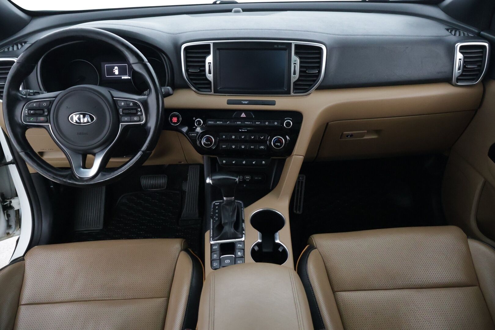 Kia Sportage 2017 1,7 CRDi ISG Urban Business Premium *Ruskeat nahat / P-Kamera / Ilmastoidut penkit / Kaistavahti / Sähkökontti / Blis * - Merkkiliikkeen huoltokirja / Uudet nastarenkaat / Juuri leimattu ja huollettu - HULLUT VÄLIPÄIVÄT KORKOTARJOUS 2,49%