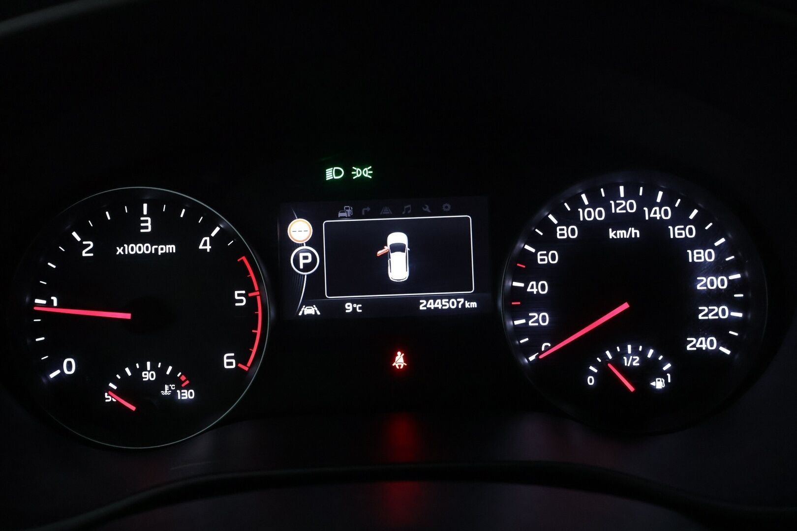 Kia Sportage 2017 1,7 CRDi ISG Urban Business Premium *Ruskeat nahat / P-Kamera / Ilmastoidut penkit / Kaistavahti / Sähkökontti / Blis * - Merkkiliikkeen huoltokirja / Uudet nastarenkaat / Juuri leimattu ja huollettu - HULLUT VÄLIPÄIVÄT KORKOTARJOUS 2,49%