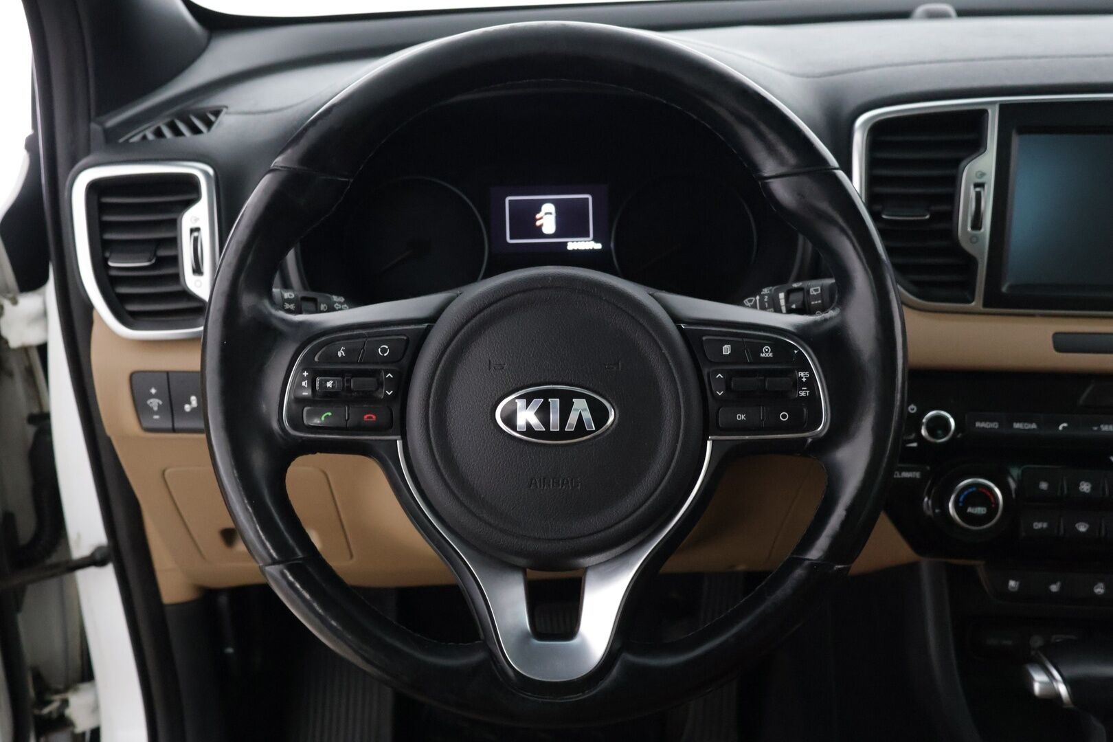 Kia Sportage 2017 1,7 CRDi ISG Urban Business Premium *Ruskeat nahat / P-Kamera / Ilmastoidut penkit / Kaistavahti / Sähkökontti / Blis * - Merkkiliikkeen huoltokirja / Uudet nastarenkaat / Juuri leimattu ja huollettu - HULLUT VÄLIPÄIVÄT KORKOTARJOUS 2,49%