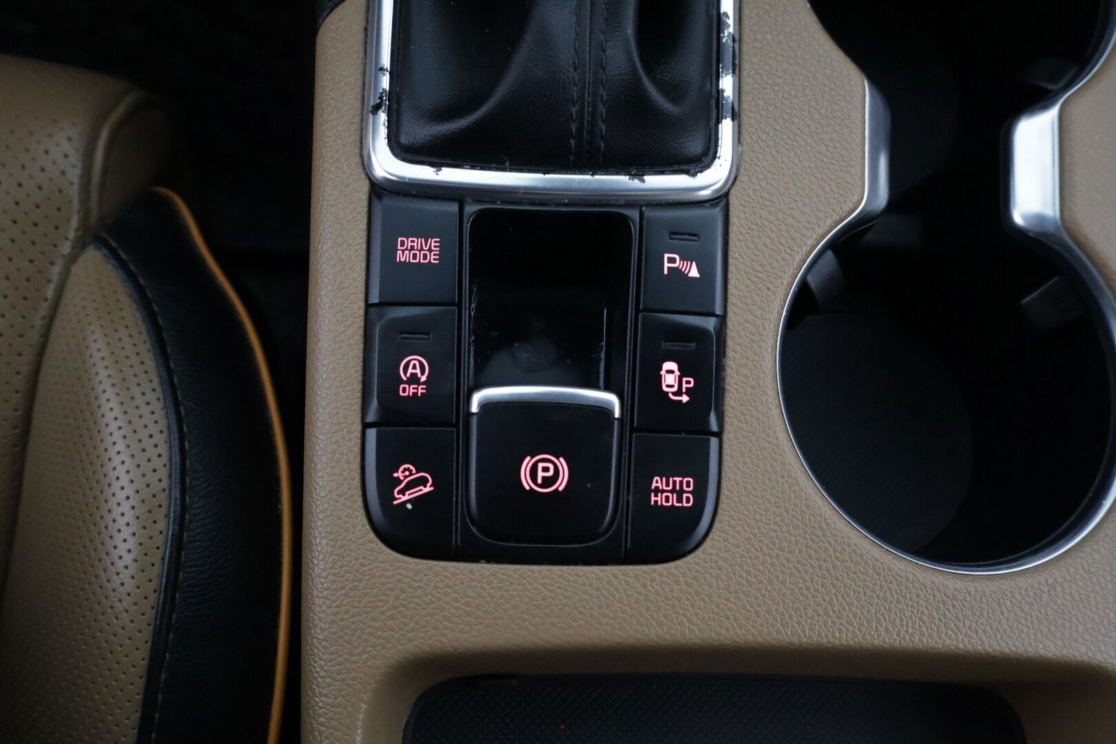 Kia Sportage 2017 1,7 CRDi ISG Urban Business Premium *Ruskeat nahat / P-Kamera / Ilmastoidut penkit / Kaistavahti / Sähkökontti / Blis * - Merkkiliikkeen huoltokirja / Uudet nastarenkaat / Juuri leimattu ja huollettu - HULLUT VÄLIPÄIVÄT KORKOTARJOUS 2,49%