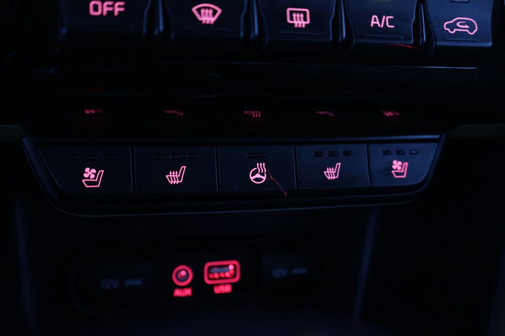 Kia Sportage 2017 1,7 CRDi ISG Urban Business Premium *Ruskeat nahat / P-Kamera / Ilmastoidut penkit / Kaistavahti / Sähkökontti / Blis * - Merkkiliikkeen huoltokirja / Uudet nastarenkaat / Juuri leimattu ja huollettu - HULLUT VÄLIPÄIVÄT KORKOTARJOUS 2,49%