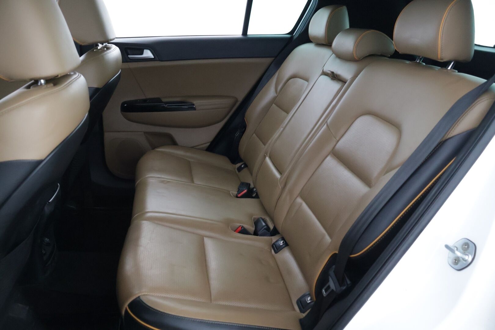 Kia Sportage 2017 1,7 CRDi ISG Urban Business Premium *Ruskeat nahat / P-Kamera / Ilmastoidut penkit / Kaistavahti / Sähkökontti / Blis * - Merkkiliikkeen huoltokirja / Uudet nastarenkaat / Juuri leimattu ja huollettu - HULLUT VÄLIPÄIVÄT KORKOTARJOUS 2,49%