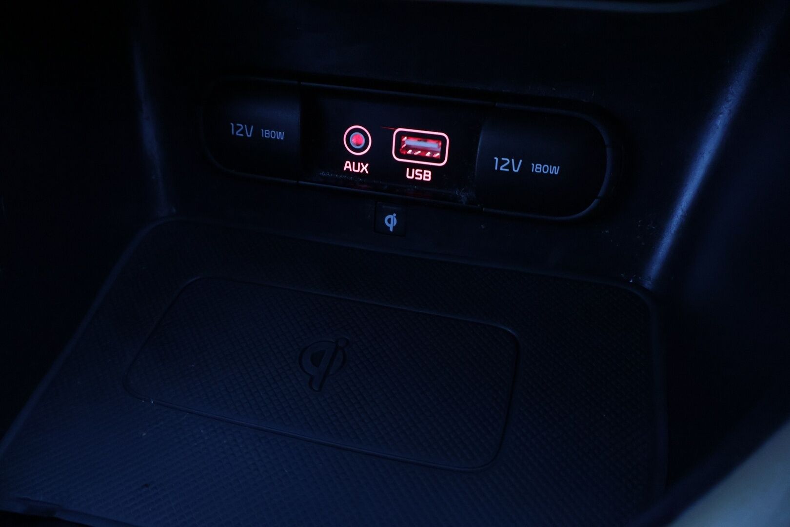 Kia Sportage 2017 1,7 CRDi ISG Urban Business Premium *Ruskeat nahat / P-Kamera / Ilmastoidut penkit / Kaistavahti / Sähkökontti / Blis * - Merkkiliikkeen huoltokirja / Uudet nastarenkaat / Juuri leimattu ja huollettu - HULLUT VÄLIPÄIVÄT KORKOTARJOUS 2,49%