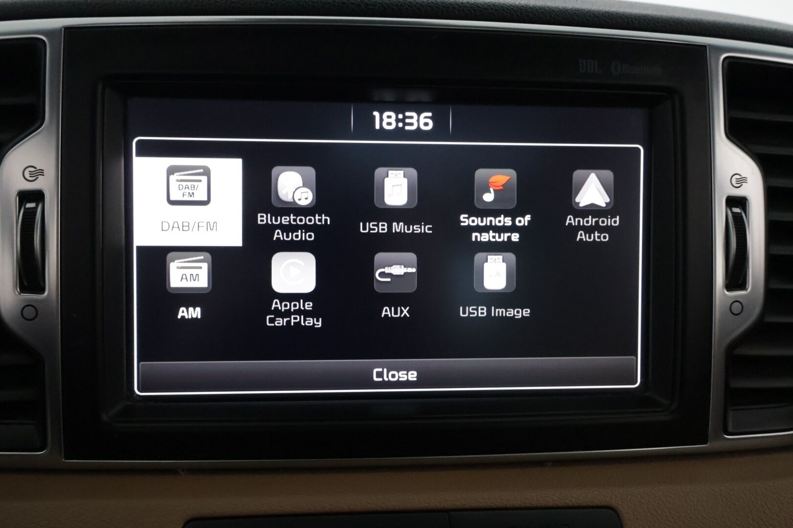 Kia Sportage 2017 1,7 CRDi ISG Urban Business Premium *Ruskeat nahat / P-Kamera / Ilmastoidut penkit / Kaistavahti / Sähkökontti / Blis * - Merkkiliikkeen huoltokirja / Uudet nastarenkaat / Juuri leimattu ja huollettu - HULLUT VÄLIPÄIVÄT KORKOTARJOUS 2,49%