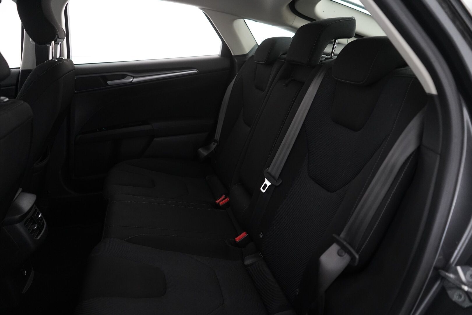 Ford Mondeo 2017 1,5 EcoBoost 160hv M6 Titanium Business 5D *Lohko / Kamera / Vakkari / Keyless / Nav / Bt* - Suomi-auto / Hyvät huollot / Kahdet renkaat / Viimeisin huolto 10.2025