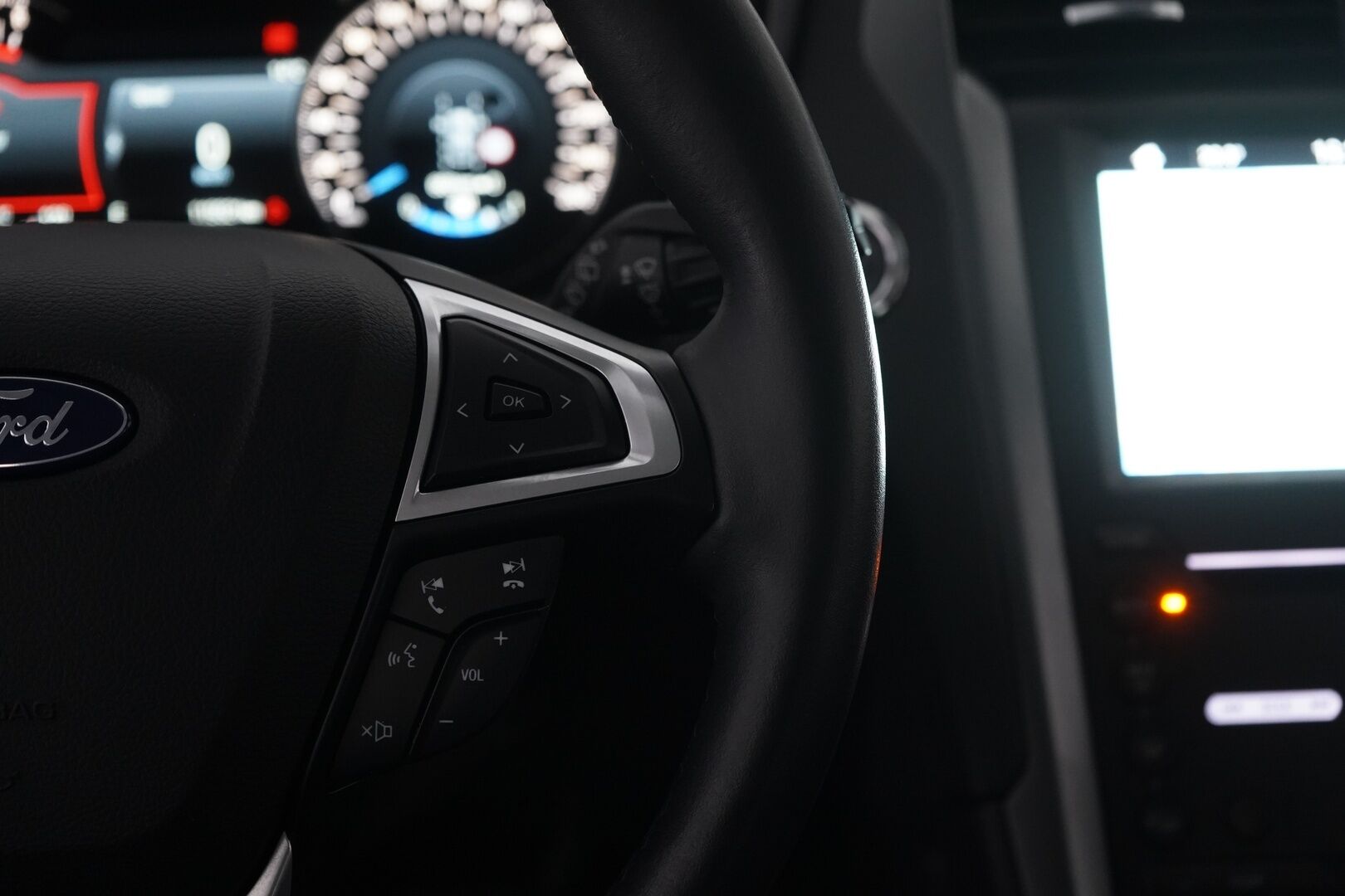 Ford Mondeo 2017 1,5 EcoBoost 160hv M6 Titanium Business 5D *Lohko / Kamera / Vakkari / Keyless / Nav / Bt* - Suomi-auto / Hyvät huollot / Kahdet renkaat / Viimeisin huolto 10.2025