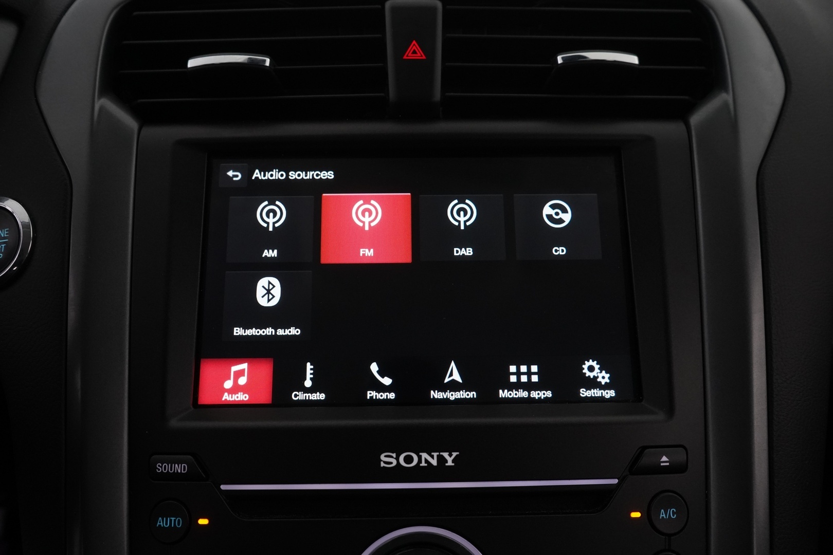 Ford Mondeo 2017 1,5 EcoBoost 160hv M6 Titanium Business 5D *Lohko / Kamera / Vakkari / Keyless / Nav / Bt* - Suomi-auto / Hyvät huollot / Kahdet renkaat / Viimeisin huolto 10.2025