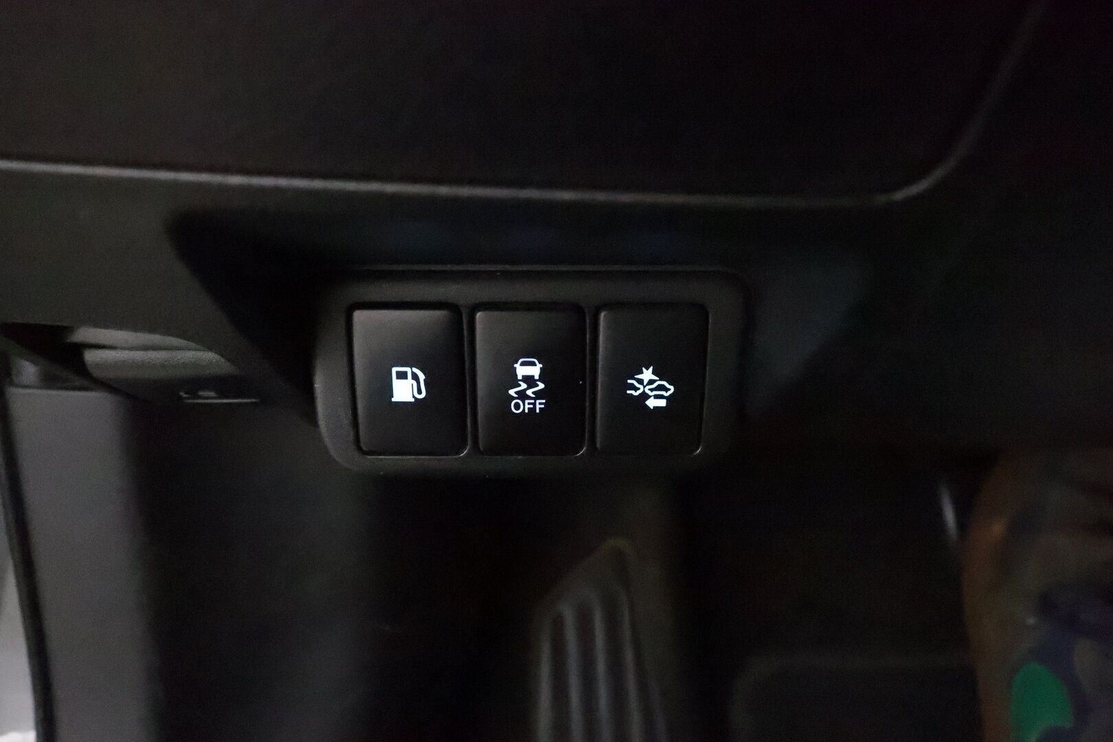 Toyota Avensis 2017 1,8 Valvematic Active Edition Touring Sports Multidrive S **Vakkari / Koukku / P.kamera / LED / Lohkolämmitin / Navi** - Suomi-auto / Merkkihuollettu / Kahdet renkaat aluvanteilla