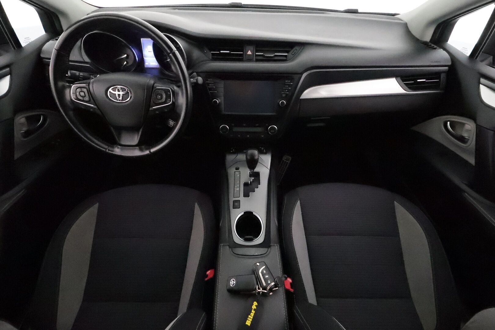 Toyota Avensis 2017 1,8 Valvematic Active Edition Touring Sports Multidrive S **Vakkari / Koukku / P.kamera / LED / Lohkolämmitin / Navi** - Suomi-auto / Merkkihuollettu / Kahdet renkaat aluvanteilla