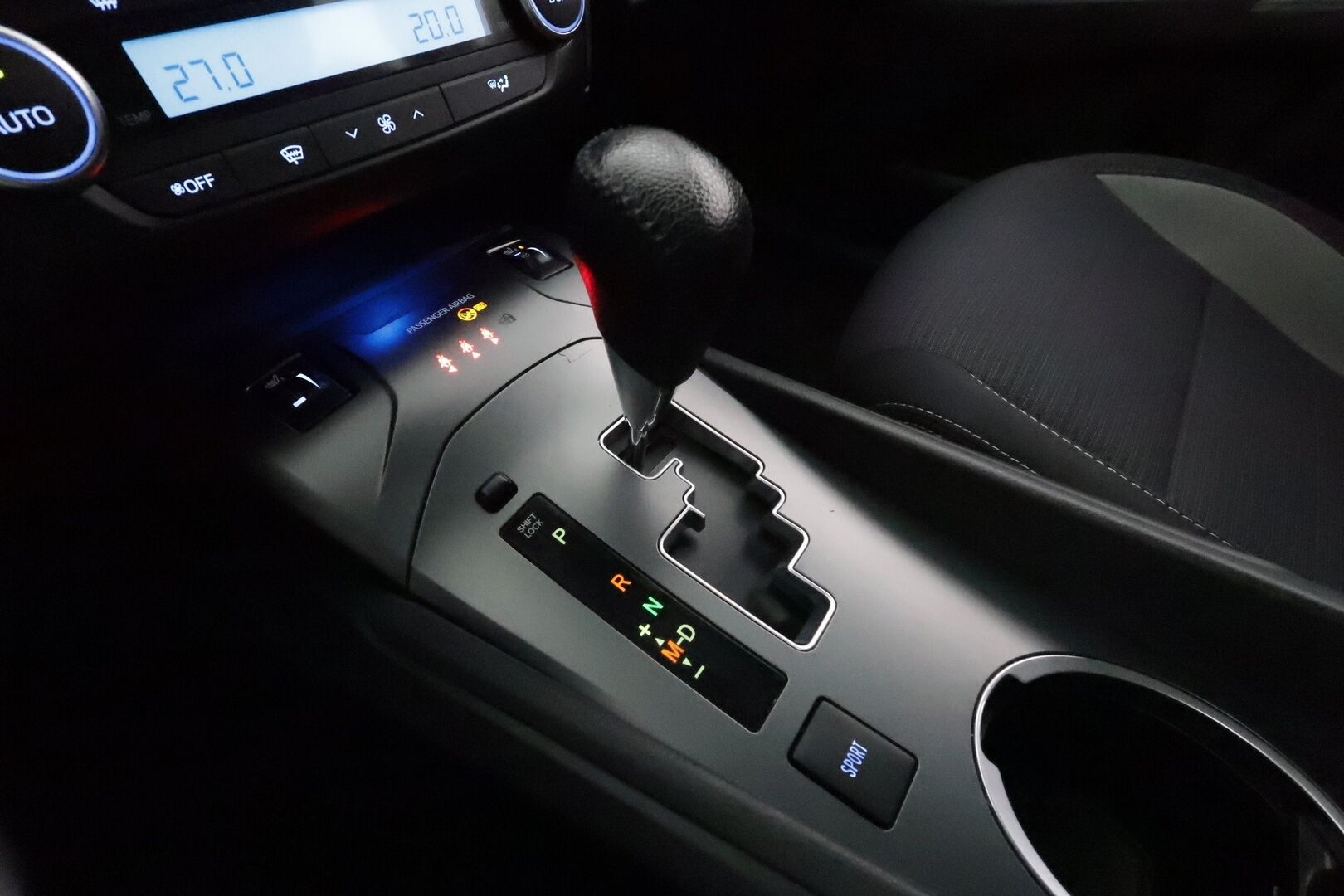 Toyota Avensis 2017 1,8 Valvematic Active Edition Touring Sports Multidrive S **Vakkari / Koukku / P.kamera / LED / Lohkolämmitin / Navi** - Suomi-auto / Merkkihuollettu / Kahdet renkaat aluvanteilla