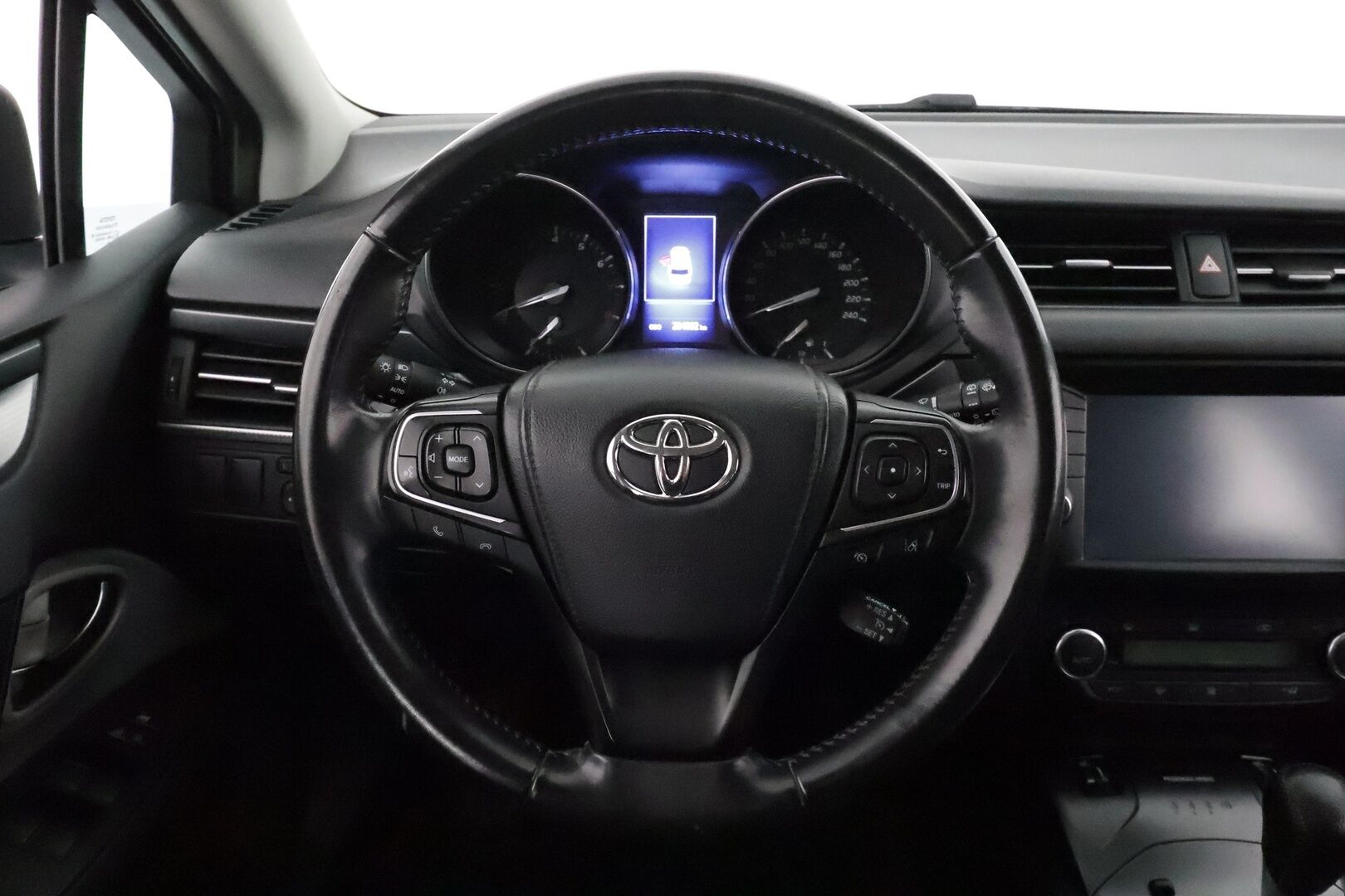 Toyota Avensis 2017 1,8 Valvematic Active Edition Touring Sports Multidrive S **Vakkari / Koukku / P.kamera / LED / Lohkolämmitin / Navi** - Suomi-auto / Merkkihuollettu / Kahdet renkaat aluvanteilla