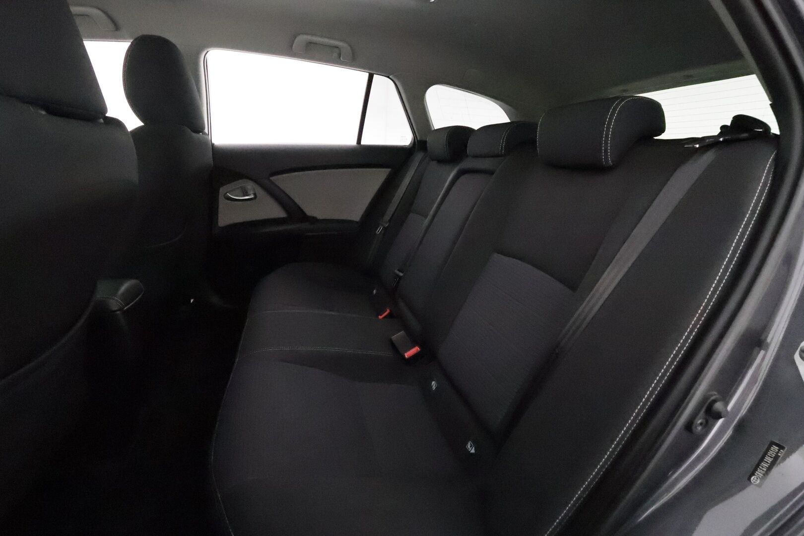Toyota Avensis 2017 1,8 Valvematic Active Edition Touring Sports Multidrive S **Vakkari / Koukku / P.kamera / LED / Lohkolämmitin / Navi** - Suomi-auto / Merkkihuollettu / Kahdet renkaat aluvanteilla