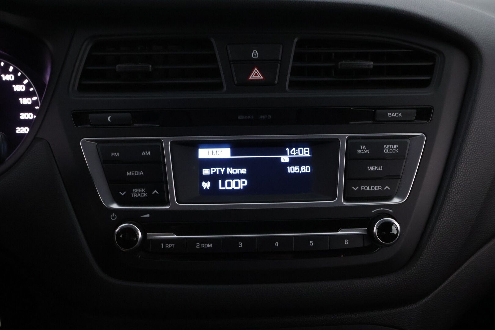 Hyundai i20 5d 2017 1,2 5MT ISG Classic - Ratinlämmitin | Penkinlämmittimet | Ilmastointi - Tämä auto myydään YritysOutlet -valikoimasta vain yritykselle