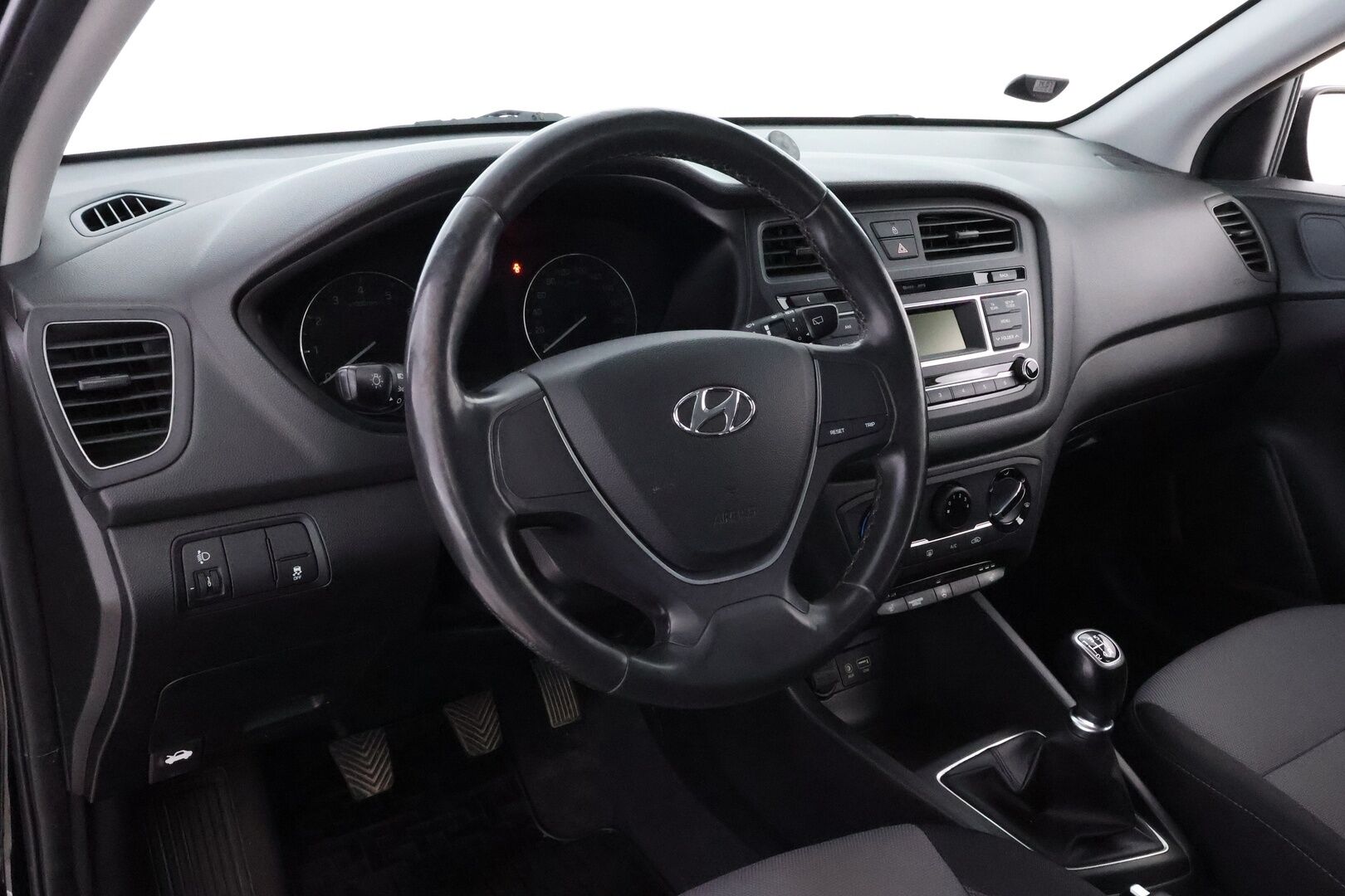 Hyundai i20 5d 2017 1,2 5MT ISG Classic - Ratinlämmitin | Penkinlämmittimet | Ilmastointi - Tämä auto myydään YritysOutlet -valikoimasta vain yritykselle