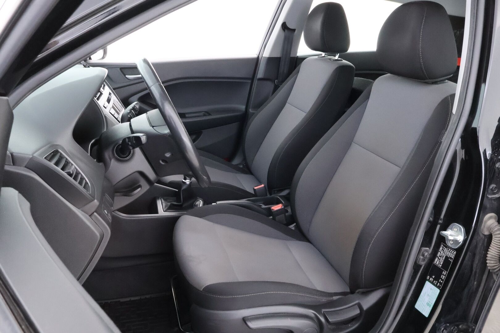 Hyundai i20 5d 2017 1,2 5MT ISG Classic - Ratinlämmitin | Penkinlämmittimet | Ilmastointi - Tämä auto myydään YritysOutlet -valikoimasta vain yritykselle