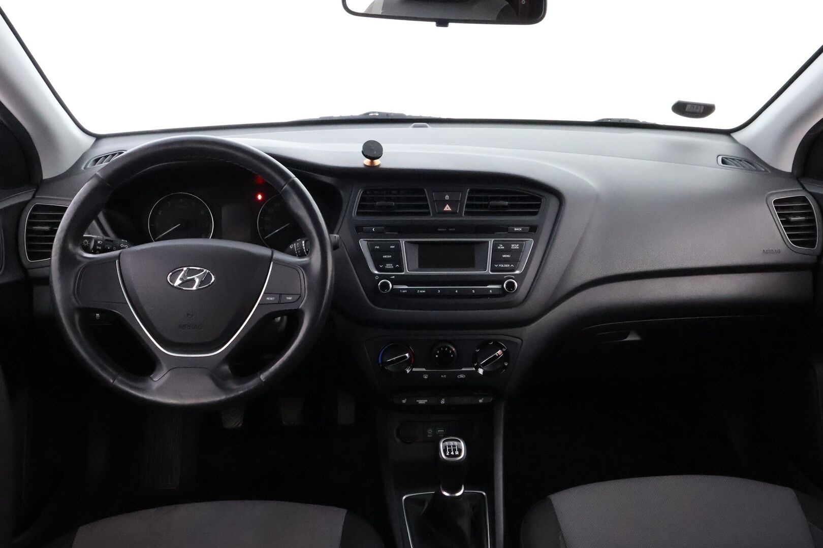 Hyundai i20 5d 2017 1,2 5MT ISG Classic - Ratinlämmitin | Penkinlämmittimet | Ilmastointi - Tämä auto myydään YritysOutlet -valikoimasta vain yritykselle