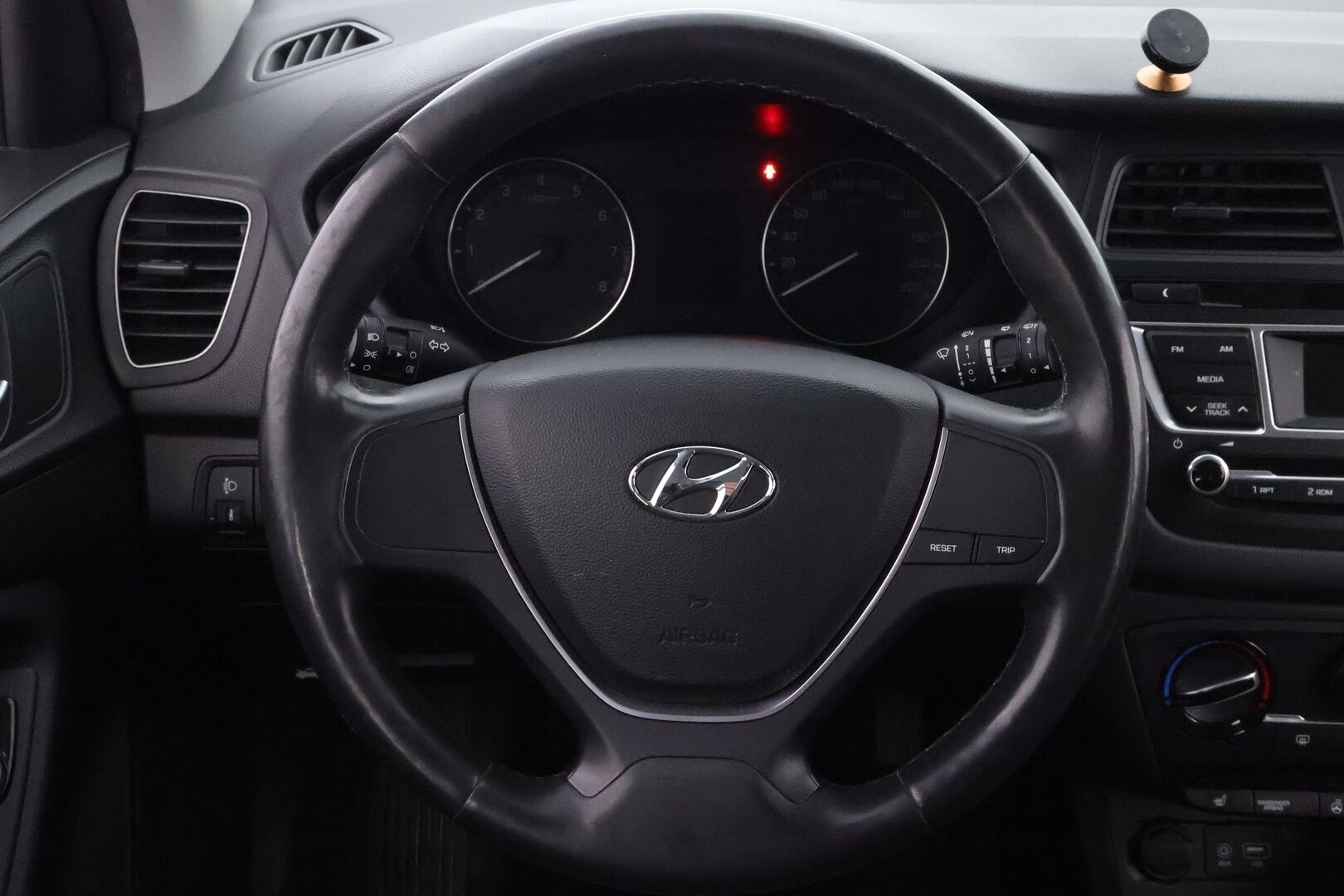 Hyundai i20 5d 2017 1,2 5MT ISG Classic - Ratinlämmitin | Penkinlämmittimet | Ilmastointi - Tämä auto myydään YritysOutlet -valikoimasta vain yritykselle