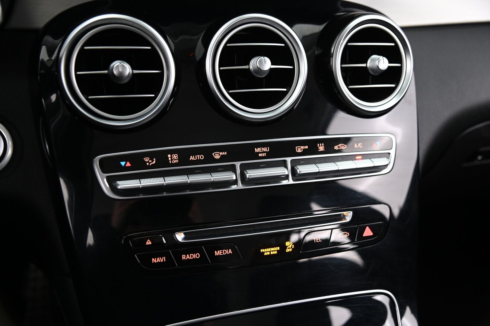 Mercedes-Benz GLC 2017 350 e 4Matic A Premium Business AMG*DTR+ / Ambinet / Blis* - *Suomi-auto / 2x renkaat ja vanteet*