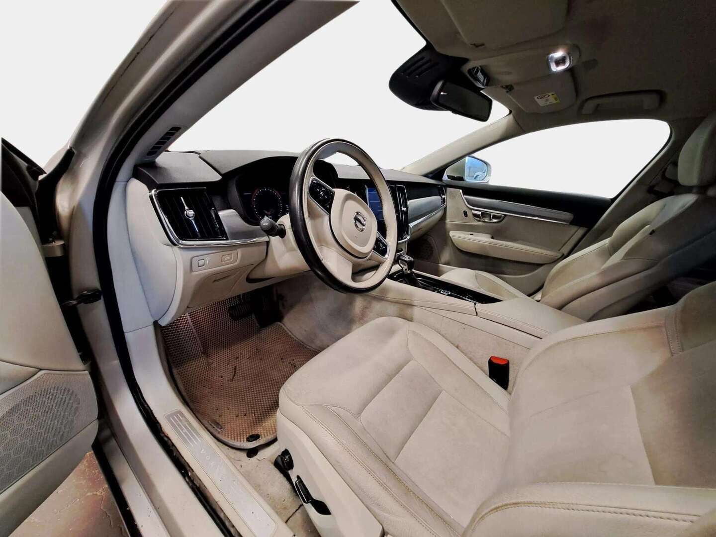 Volvo V90 2017 D3 AWD Business aut * Webasto / ACC / Pilot Assist / HUD / Navi / P.tutkat / Puolinahat / Digimittaristo / 2x-renkaat *