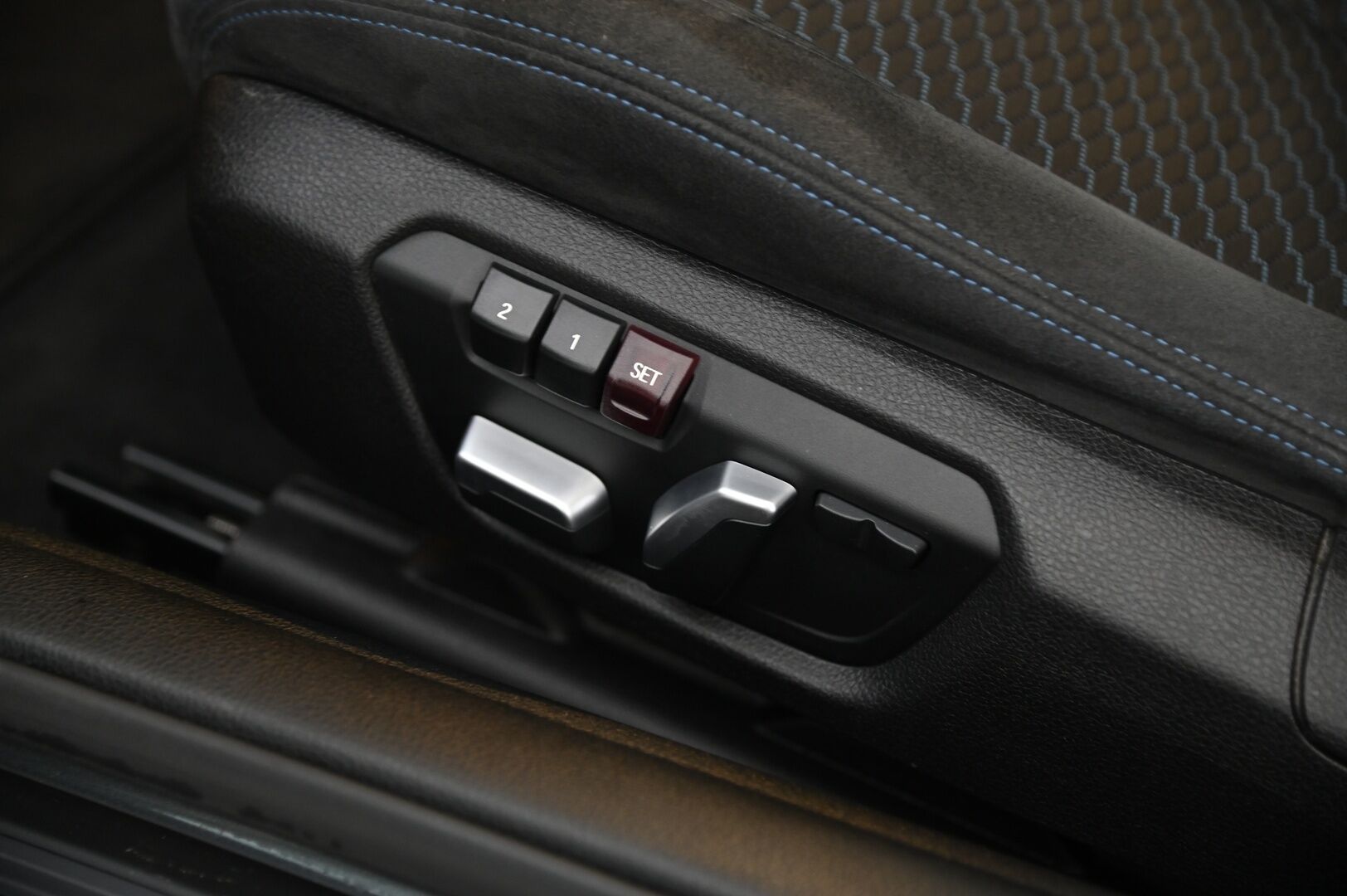 BMW 440 2017 F32 Coupe 440i A xDrive Business M-Sport * Proff.navi / Ratinlämmitin / P-kamera / Muistipenkki / Hifit* - *Näyttävä kokonaisuus / Lohkolämmitin / Xenon / Vakkari*