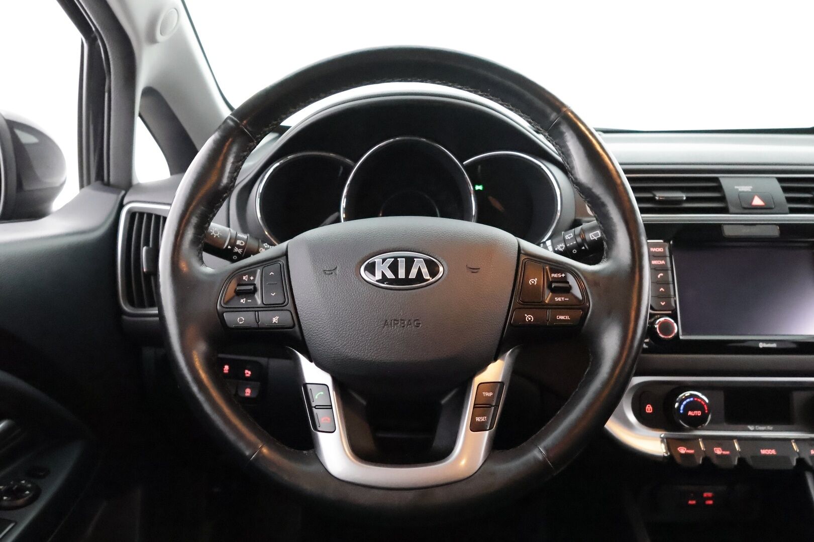 Kia Rio 2017 1,4 ISG EX 5D EcoDynamics *YritysOutlet - Myydään vain yrityksille* - Vakkari / P-kamera / Bluetooth / Ratinlämmitin / Koukku / 2x renkaat / Aut. Ilmastointi / Kauk. Keskuslukitus!