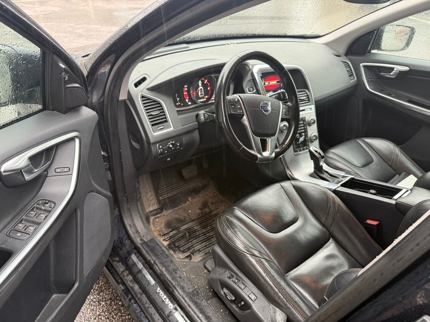 Volvo XC60 2017 D4 AWD Business Classic Summum aut - Suomiauto | Webasto | ACC | Vetokoukku | Nahkasisusta | Muistipenkki | Peruutuskamera | Ratinlämmitys | Supervarusteet | Jakopää juuri tehty!