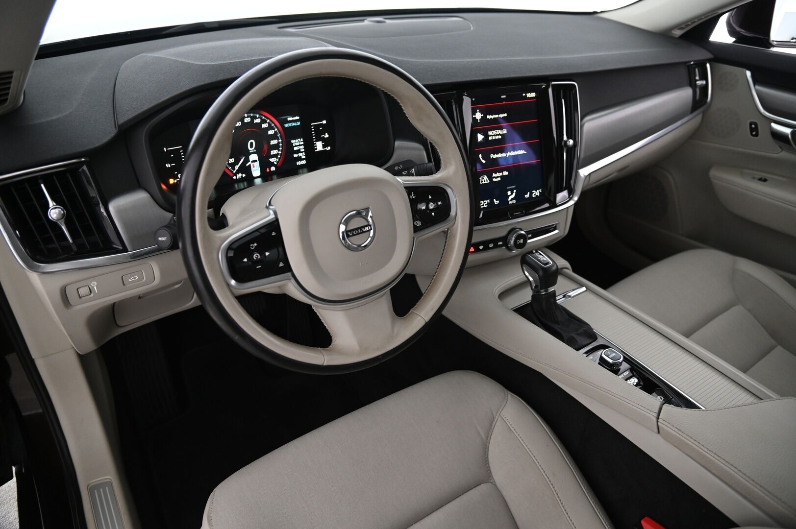 Volvo S90 2017 D3 Business aut *Webasto / Navi / Apple&Android Auto* - *Suomi-auto / Ei AdBlue järjestelmää / 2x renkaat ja vanteet*