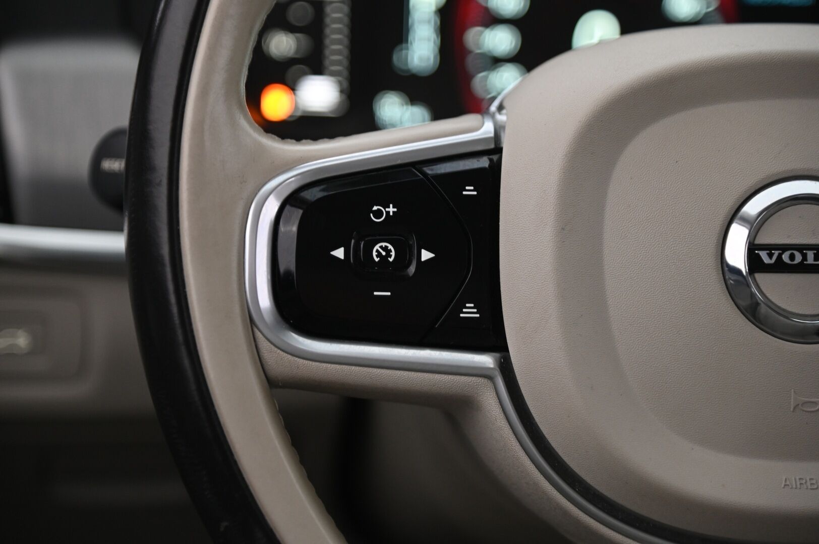 Volvo S90 2017 D3 Business aut *Webasto / Navi / Apple&Android Auto* - *Suomi-auto / Ei AdBlue järjestelmää / 2x renkaat ja vanteet*