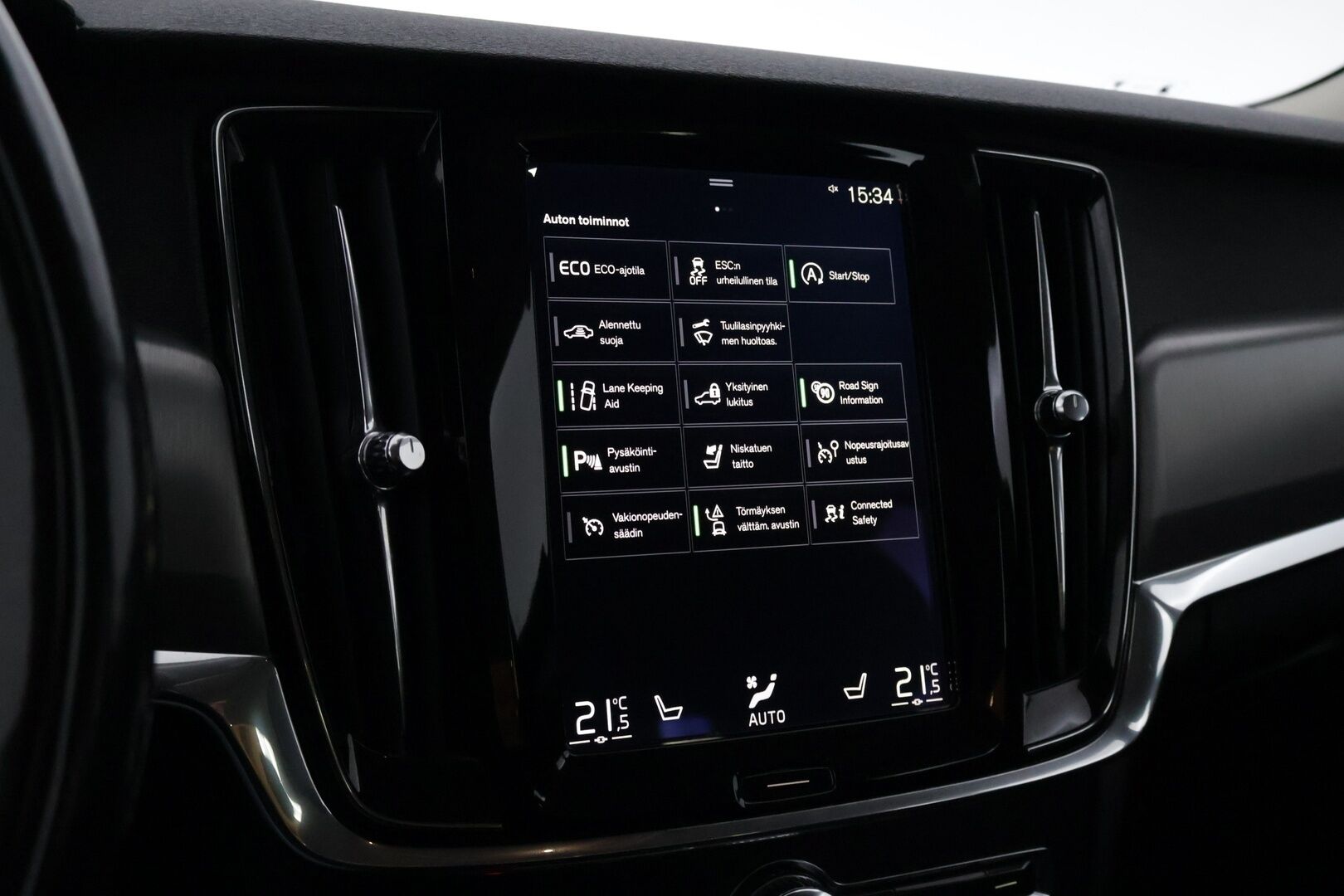 Volvo S90 2017 D3 Momentum *Webasto / ACC / KeylessGo / Digimittari / S. Koukku / Tutkat / Navi / LED / Ratinlämmitin - Hyvin huollettu Suomi-auto kaksilla hyvillä renkailla ja juuri vaihdetulla hihnalla! - Osta nyt, maksa vasta ensi vuonna