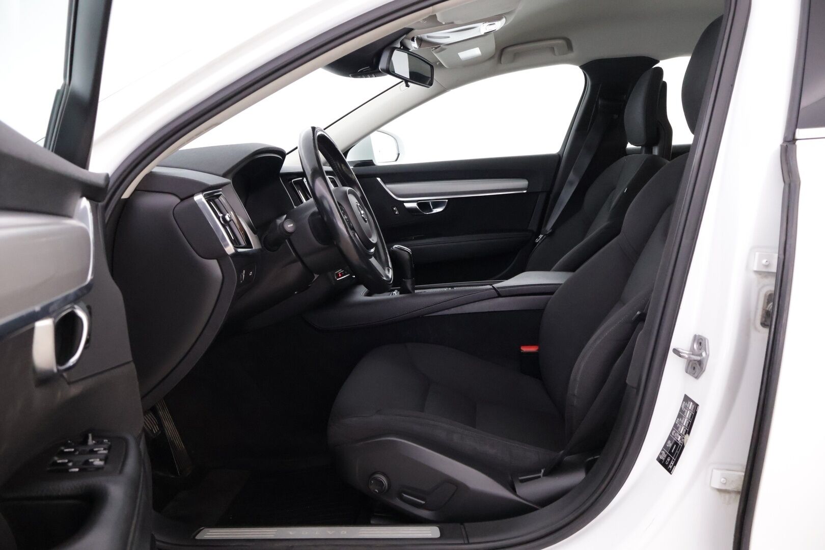 Volvo S90 2017 D3 Momentum *Webasto / ACC / KeylessGo / Digimittari / S. Koukku / Tutkat / Navi / LED / Ratinlämmitin - Hyvin huollettu Suomi-auto kaksilla hyvillä renkailla ja juuri vaihdetulla hihnalla! - Osta nyt, maksa vasta ensi vuonna