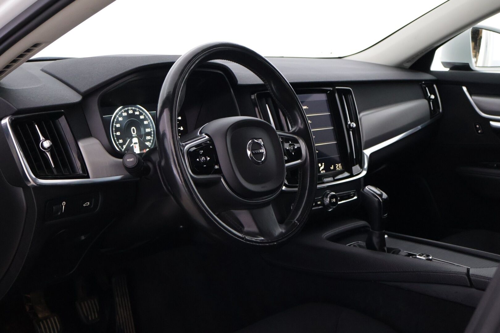 Volvo S90 2017 D3 Momentum *Webasto / ACC / KeylessGo / Digimittari / S. Koukku / Tutkat / Navi / LED / Ratinlämmitin - Hyvin huollettu Suomi-auto kaksilla hyvillä renkailla ja juuri vaihdetulla hihnalla! - Osta nyt, maksa vasta ensi vuonna