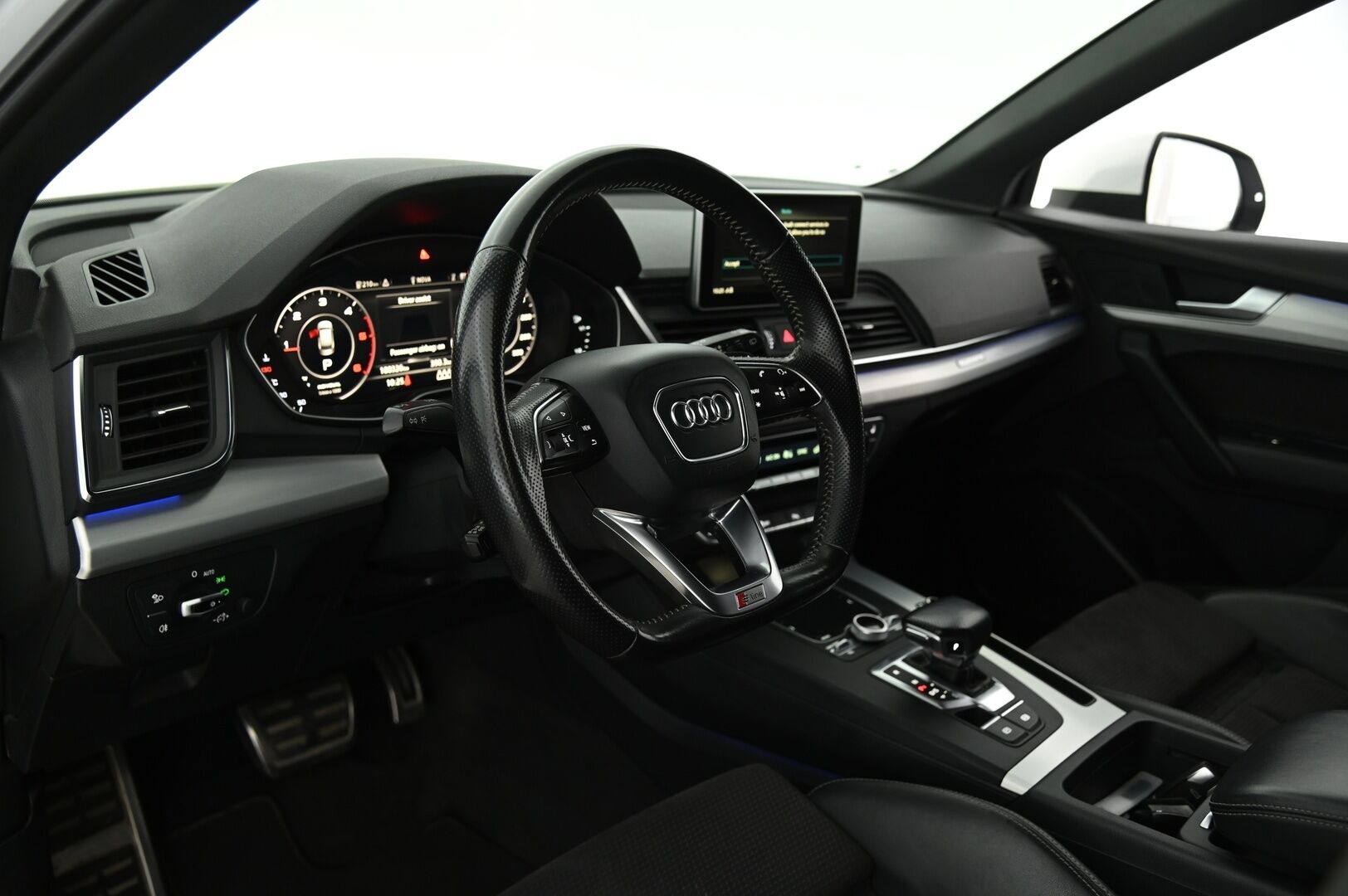 Audi Q5 2017 2,0 TDI 140 kW quattro S tronic S-Line *Webasto / Digimittaristo / Ilma-alusta / Led / Koukku / Ambient-valot* - Upea Audi Hirmuvarusteilla! / Tarkka huoltohistoria, jakohihna vaihdettu!