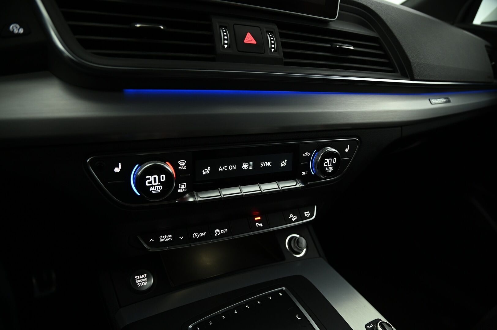 Audi Q5 2017 2,0 TDI 140 kW quattro S tronic S-Line *Webasto / Digimittaristo / Ilma-alusta / Led / Koukku / Ambient-valot* - Upea Audi Hirmuvarusteilla! / Tarkka huoltohistoria, jakohihna vaihdettu!