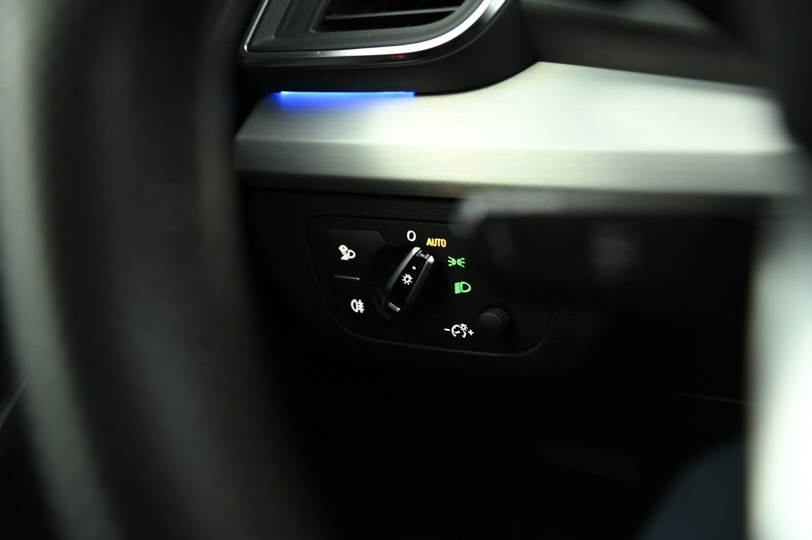 Audi Q5 2017 2,0 TDI 140 kW quattro S tronic S-Line *Webasto / Digimittaristo / Ilma-alusta / Led / Koukku / Ambient-valot* - Upea Audi Hirmuvarusteilla! / Tarkka huoltohistoria, jakohihna vaihdettu!
