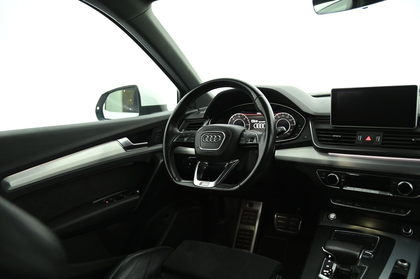 Audi Q5 2017 2,0 TDI 140 kW quattro S tronic S-Line *Webasto / Digimittaristo / Ilma-alusta / Led / Koukku / Ambient-valot* - Upea Audi Hirmuvarusteilla! / Tarkka huoltohistoria, jakohihna vaihdettu!