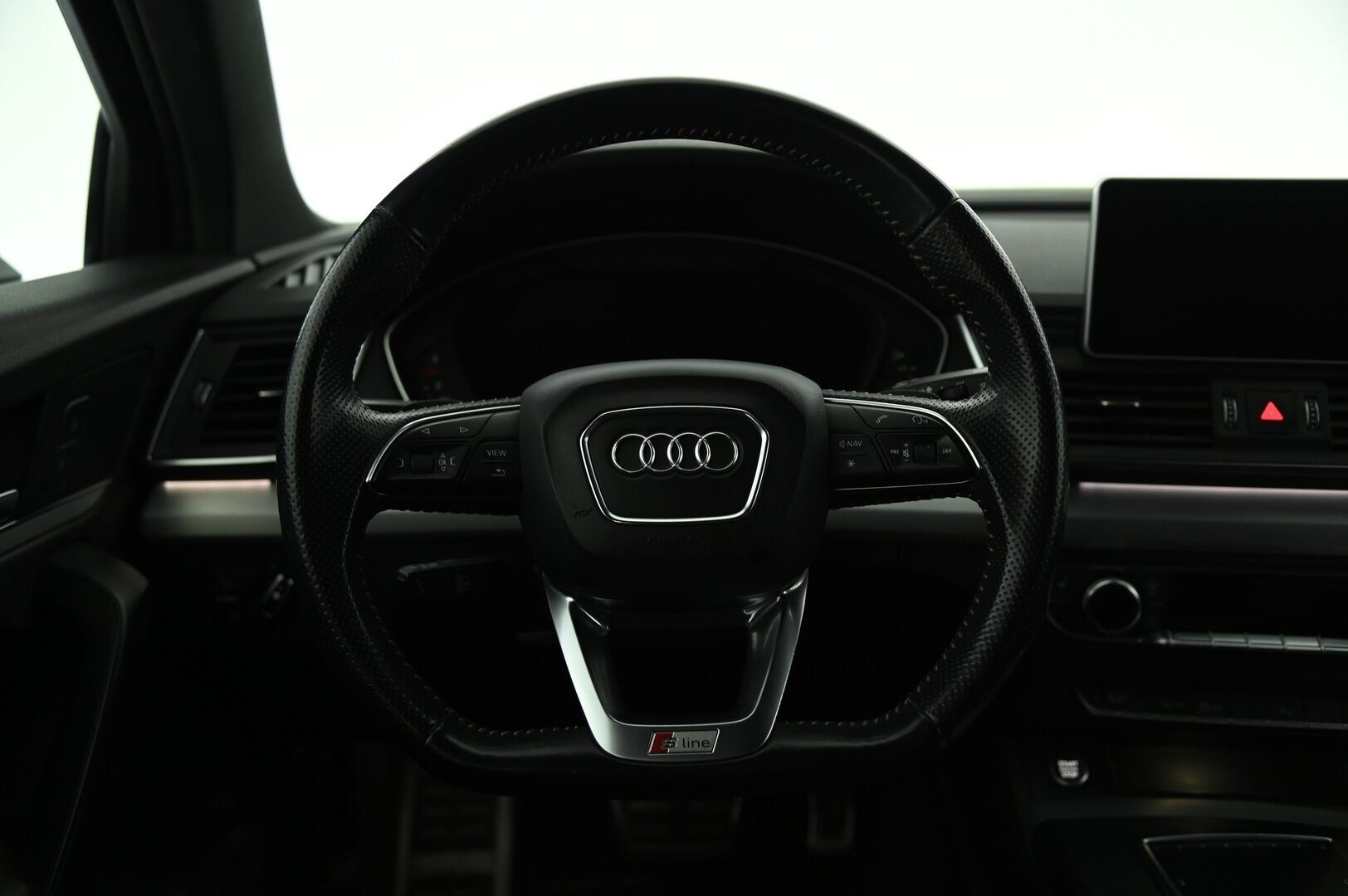 Audi Q5 2017 2,0 TDI 140 kW quattro S tronic S-Line *Webasto / Digimittaristo / Ilma-alusta / Led / Koukku / Ambient-valot* - Upea Audi Hirmuvarusteilla! / Tarkka huoltohistoria, jakohihna vaihdettu!