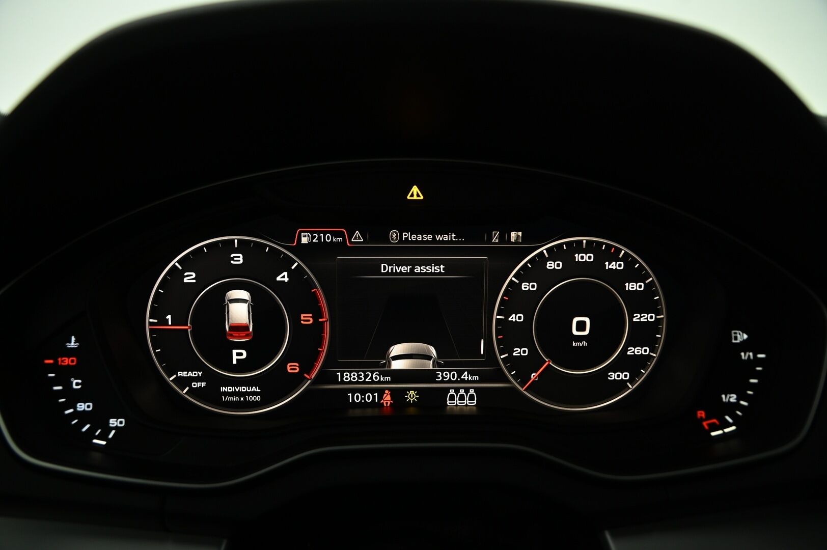 Audi Q5 2017 2,0 TDI 140 kW quattro S tronic S-Line *Webasto / Digimittaristo / Ilma-alusta / Led / Koukku / Ambient-valot* - Upea Audi Hirmuvarusteilla! / Tarkka huoltohistoria, jakohihna vaihdettu!